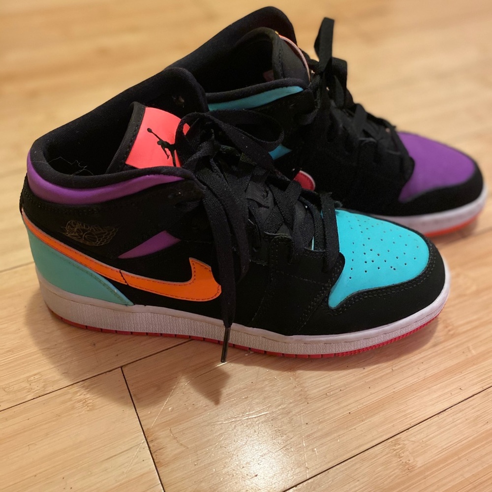 Nike Jordan’s girl size 4